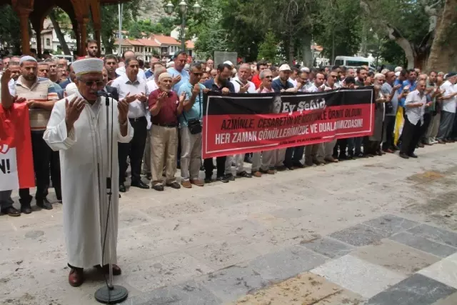 Mursi için gıyabi cenaze namazı kılındı