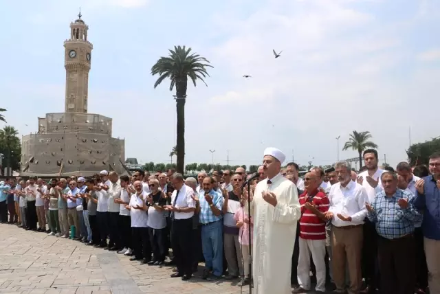 Mursi için gıyabi cenaze namazına İzmir'den destek
