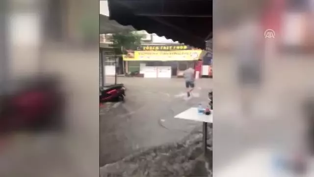 Nazilli'de kuvvetli yağış hayatı olumsuz etkiledi