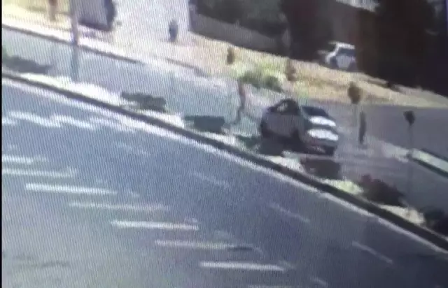 Otomobilin çocuğa çarptığı anlar güvenlik kamerasında