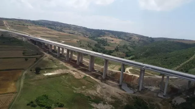Türkiye'nin en büyük otoyol projesi İstanbul-İzmir otobanı 8 Ağustos'ta açılacak Türkiye'nin en büyük otoyol projesi İstanbul-İzmir otobanı 8 Ağustos'ta açılacak