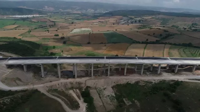 Türkiye'nin en büyük otoyol projesi İstanbul-İzmir otobanı 8 Ağustos'ta açılacak Türkiye'nin en büyük otoyol projesi İstanbul-İzmir otobanı 8 Ağustos'ta açılacak
