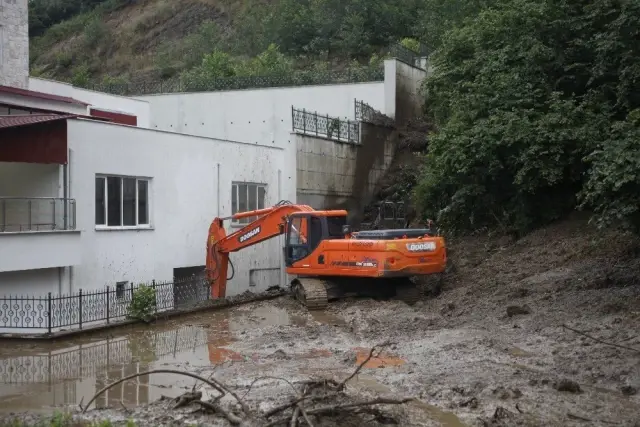 Sağanak yağış Giresun'da heyelana neden oldu