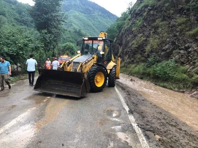 Son dakika! Valilik açıkladı: Trabzon'daki selde bir kişinin cansız bedenine ulaşıldı