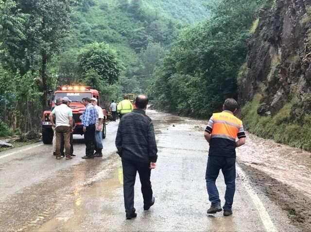 Son dakika! Valilik açıkladı: Trabzon'daki selde bir kişinin cansız bedenine ulaşıldı