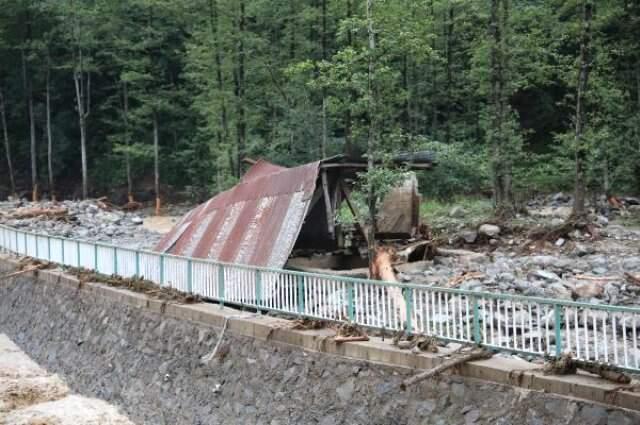 Trabzon'daki sel felaketinde ölü sayısı 6'ya yükseldi, 4 kişiyi arama çalışmaları sürüyor