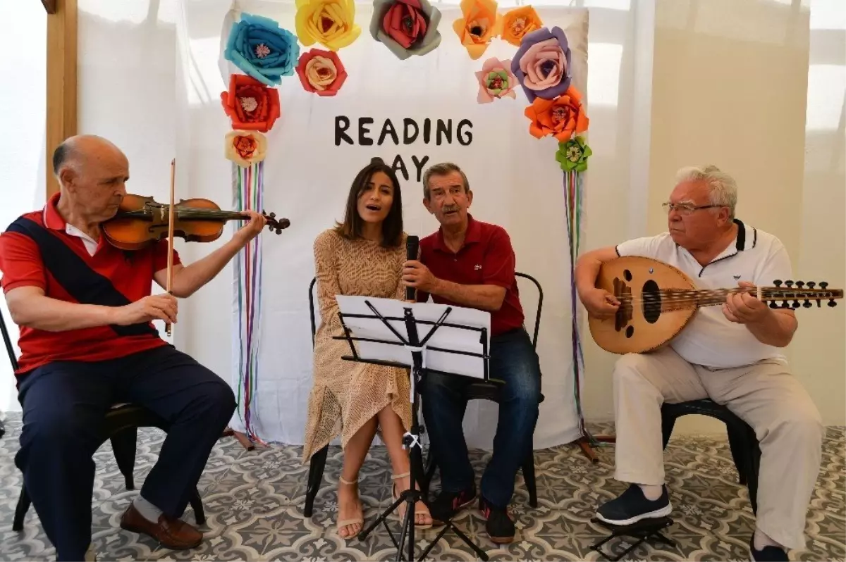 Türk sanat müziği şarkılarını İngilizce söylediler