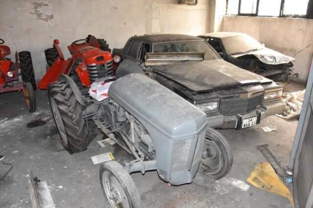 Uzel traktör fabrikası yağmalanıyor