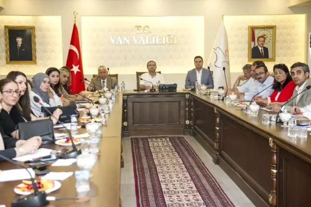 Van'da 'Kadına Yönelik Şiddet ve Erken Yaşta Evlilikle Mücadele' toplantısı