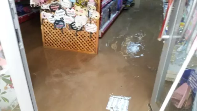 Yıldızeli'de sağanak yağış hayatı felç etti