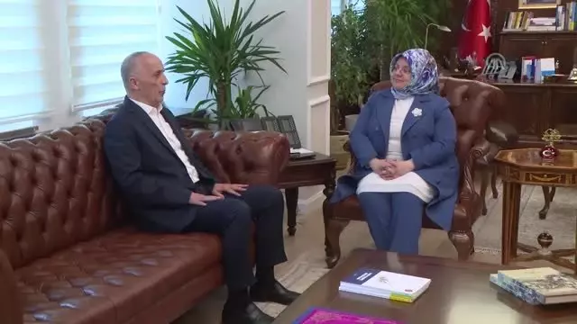 Aile, Çalışma ve Sosyal Hizmetler Bakanı Selçuk, Türk-İş Genel Başkanı Atalay'ı kabul etti (1) Aile, Çalışma ve Sosyal Hizmetler Bakanı Selçuk, Türk-İş Genel Başkanı Atalay'ı kabul etti (1)