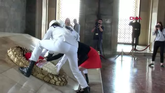 ANKARA Türkiye- Çin Dostluk Vakfı, Anıtkabir'e Çince Rehberlik Sistemi hibe etti ANKARA Türkiye- Çin Dostluk Vakfı, Anıtkabir'e Çince Rehberlik Sistemi hibe etti