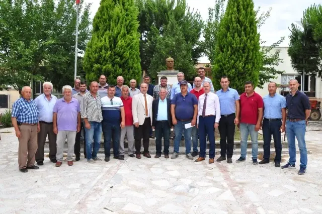 Büyükşehir ve İncirliova Belediyesi dolunun vurduğu pamukçuları yalnız bırakmıyor Büyükşehir ve İncirliova Belediyesi dolunun vurduğu pamukçuları yalnız bırakmıyor