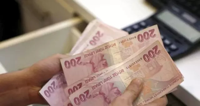 Emirates Havayolları, 15 bin 500 lira maaşla kabin görevlisi almak için Türkiye'ye geliyor