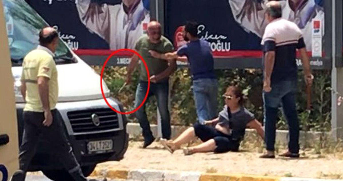 İstanbul'un göbeğinde eski karısını dövüp bıçakladı! Mahalledeki genç, yaralı kadını kurtardı