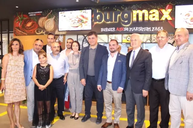 İzmir'in burger markası Burgmax Karşıyaka'da açıldı İzmir'in burger markası Burgmax Karşıyaka'da açıldı