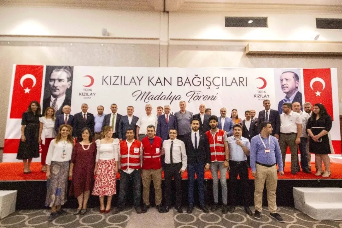 Kızılay'dan kan bağışçılarına madalya