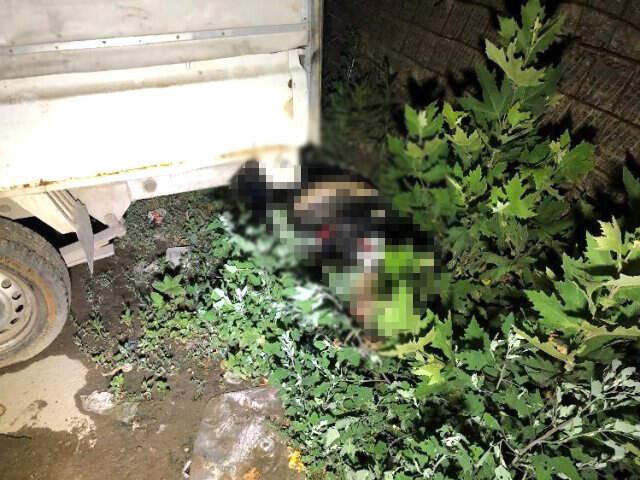 Mahalle sakinlerinin ihbarıyla boş arsaya giden polis, kadın cesedi buldu