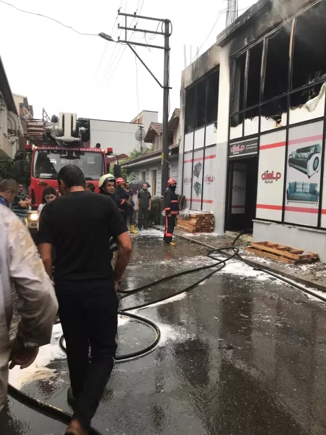 Sakarya'da iş yerine yıldırım düştü: 1'i ağır 2 kişi yaralı