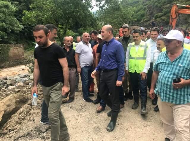 Sel felaketinin ardından Soylu ve Pakdemirli, Araklı-Bayburt kara yolunda inceleme yaptı