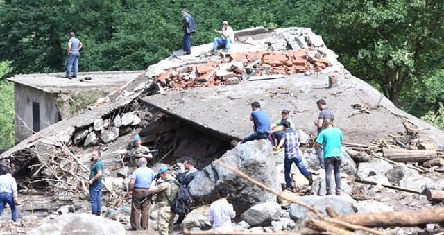 Son Dakika! Bakan Pakdemirli, Araklı'daki sel faciasında ölü sayısının 7'ye yükseldiğini açıkladı