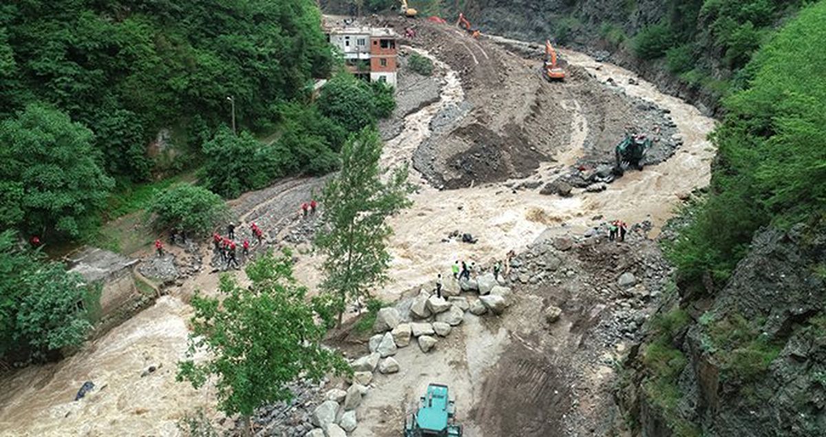 Bakan Pakdemirli, Araklı'daki sel faciasında ölü sayısının 7'ye yükseldiğini açıkladı