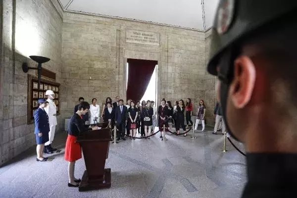 Türkiye- Çin Dostluk Vakfı, Anıtkabir'e Çince Rehberlik Sistemi hibe etti Türkiye- Çin Dostluk Vakfı, Anıtkabir'e Çince Rehberlik Sistemi hibe etti