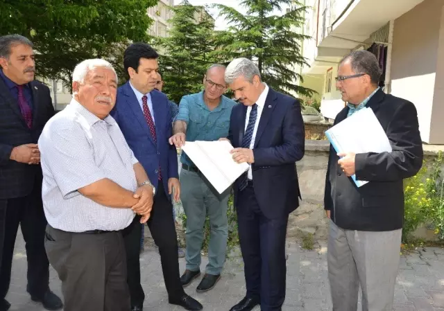 Vali Akın, yapımları devam eden okul inşaatı alanlarında inceleme yaptı
