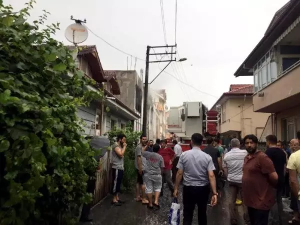 Yıldırım düşmesi sonucu 2 kişi yaralandı