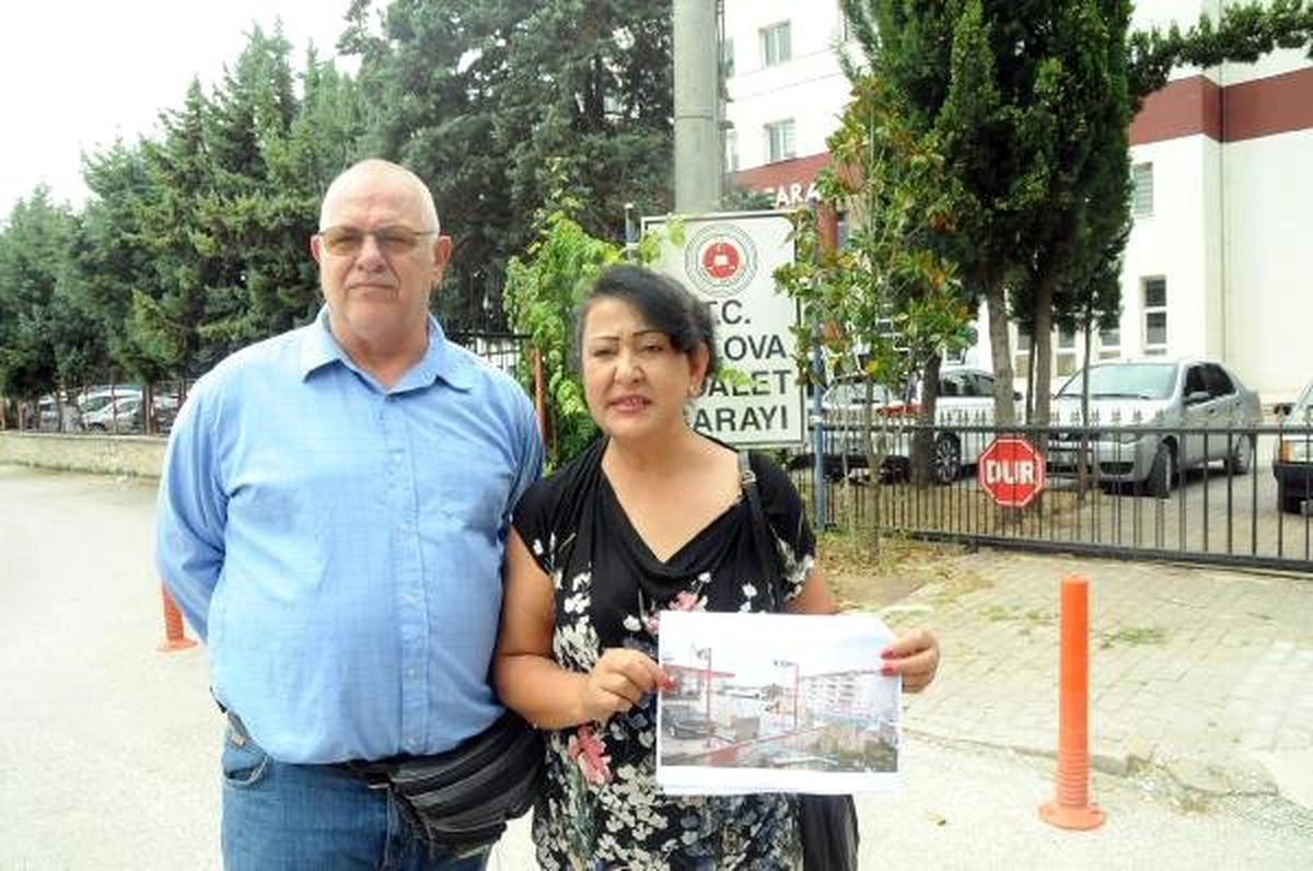 Yolda bulup jandarmaya teslim ettikleri çanta, hayatlarını kararttı