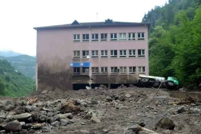 Araklı'daki sel felaketinden gelen görüntüler dehşete düşürdü