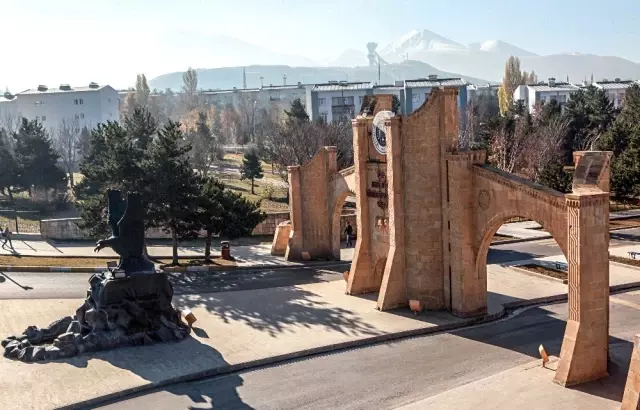 Atatürk Üniversitesi Türkiye'nin en girişimci ve yenilikçi üniversiteleri arasında 34. sırada yer...