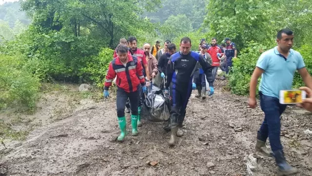 Bartın'da selde kaybolan yaşlı adamın cansız bedenine ulaşıldı