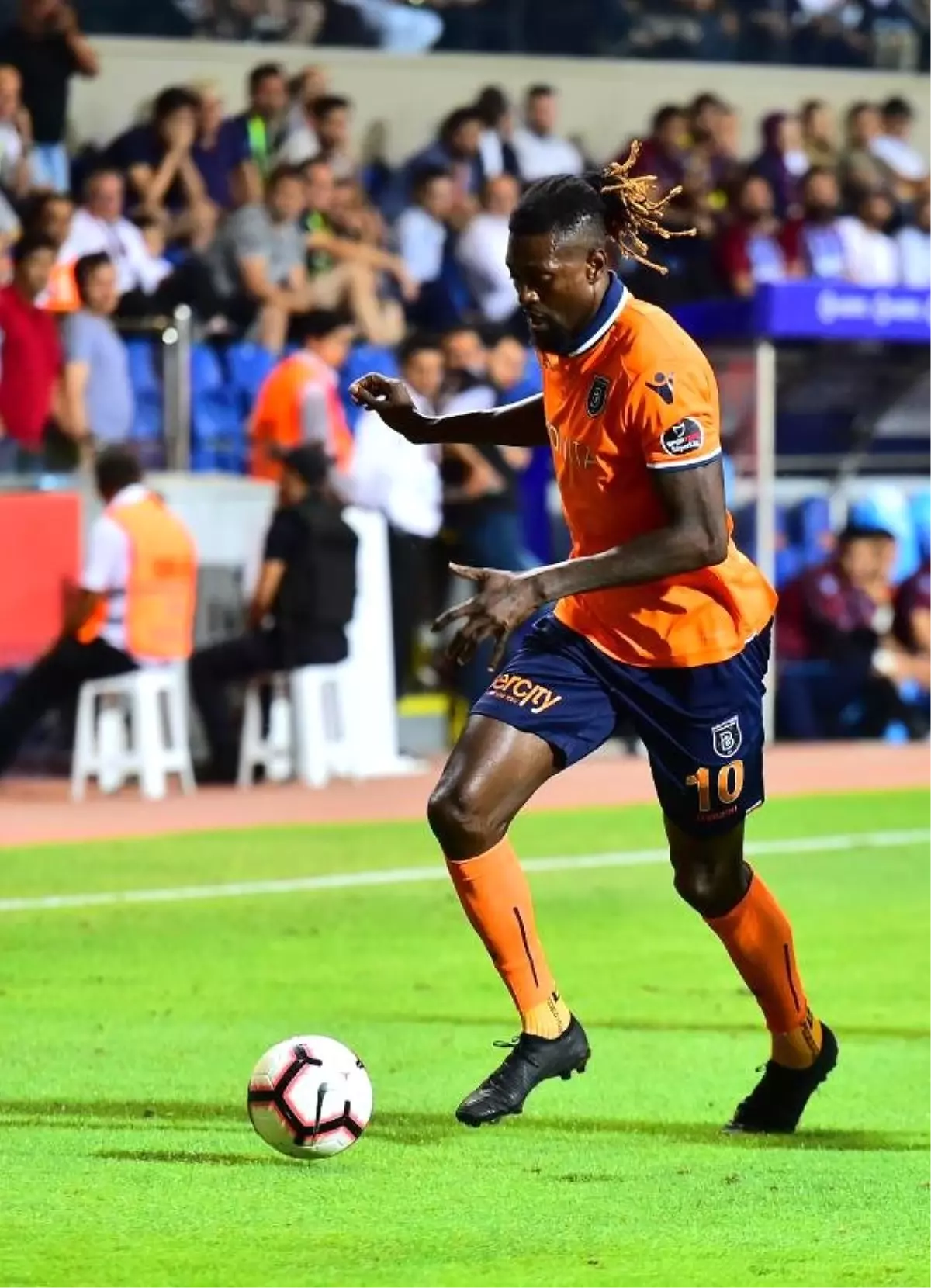 Başakşehir'den Adebayor'a veda