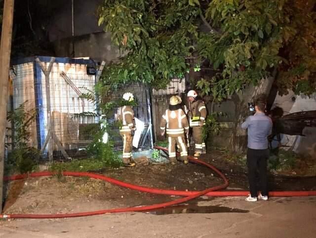 Fatih'te iki katlı ev alev alev yandı: 1 ölü, 1 yaralı