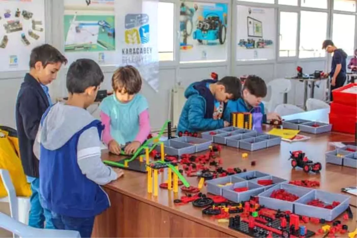 Karacabey Belediyesi’nden robotik kodlama atölyesi 