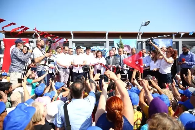 Kuşadası 3. Ege Et mağazasının açılışı mitinge dönüştü Kuşadası 3. Ege Et mağazasının açılışı mitinge dönüştü