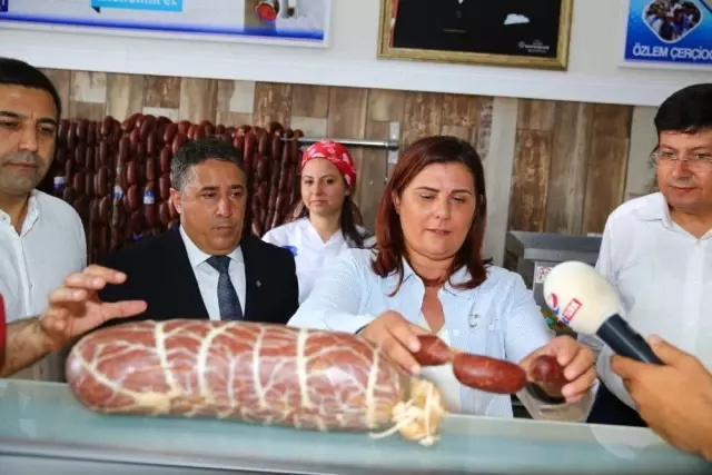 Kuşadası 3. Ege Et mağazasının açılışı mitinge dönüştü Kuşadası 3. Ege Et mağazasının açılışı mitinge dönüştü