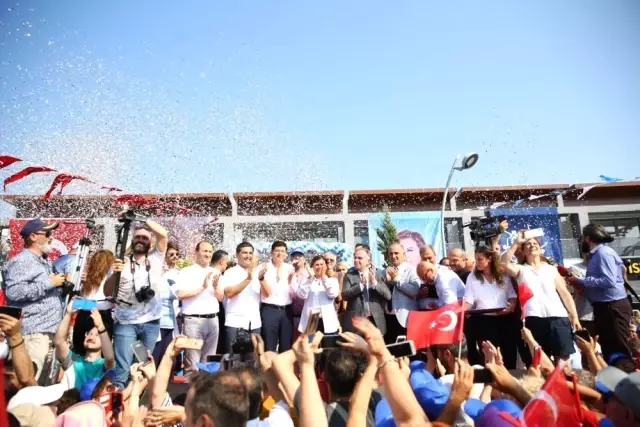 Kuşadası 3. Ege Et mağazasının açılışı mitinge dönüştü Kuşadası 3. Ege Et mağazasının açılışı mitinge dönüştü