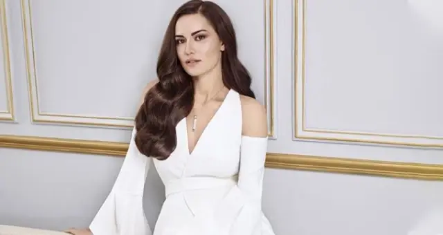 Makyajsız fotoğrafını paylaşan Fahriye Evcen'e takipçilerinden övgü yağdı