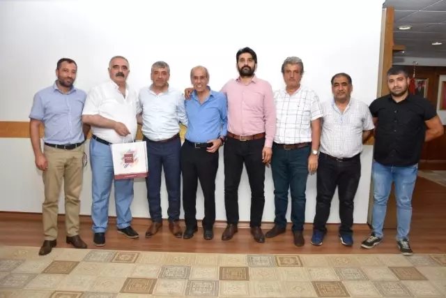 Nazillili Malatyalılardan Başkan Özcan'a hayırlı olsun ziyareti