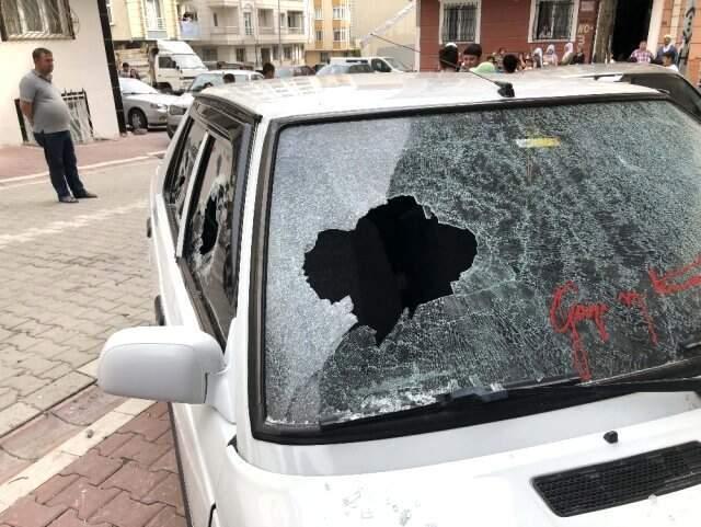 Oğlunun yediği trafik cezasına sinirlenen baba sinir krizi geçirerek ortalığı bir birine kattı