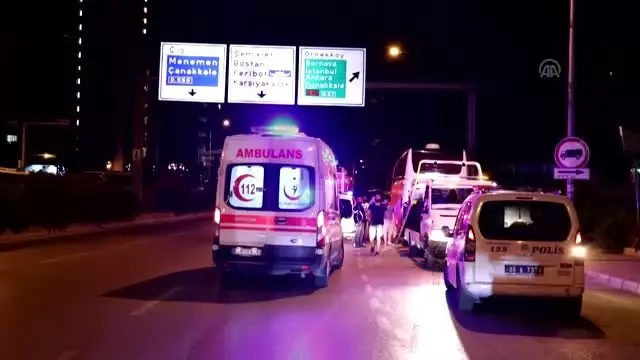 Otomobil park halindeki otobüse çarptı: 4 yaralı