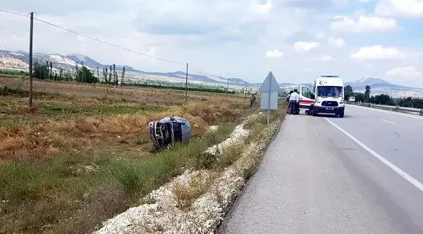 Otomobil şarampole devrildi: 4 yaralı