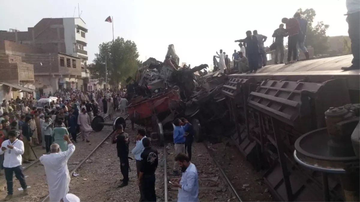 Pakistan'da tren kazası: 3 ölü