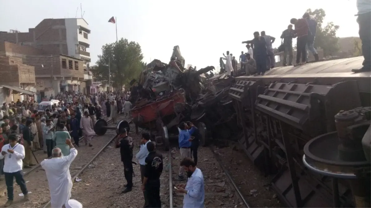 Pakistan'da tren kazası: 3 ölü