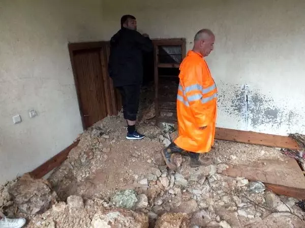 Silifke�de sağanak yağış, sele yol açtı (2) Haberler