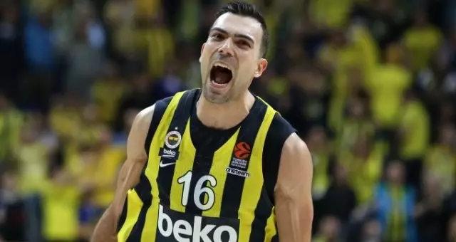 Sloukas, Fenerbahçe'de kaldı! 6 milyon euroluk teklif Sloukas, Fenerbahçe'de kaldı! 6 milyon euroluk teklif