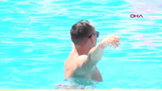 ANTALYA Tatilcilere köpüklü serinlik