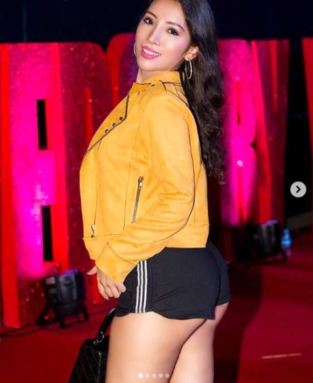 Bikinili fotoğraflarını yayınlayan genç kadın doktorluktan men edildi!